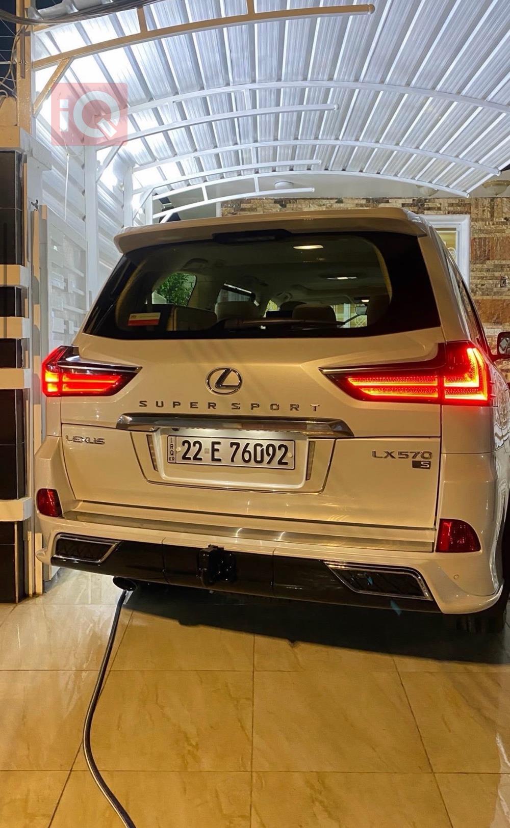 Lexus LX